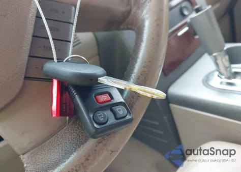 2005 Ford F-150 Lariat/Xlt z USA, uszkodzony, nr VIN 1FTPW12535KB88570